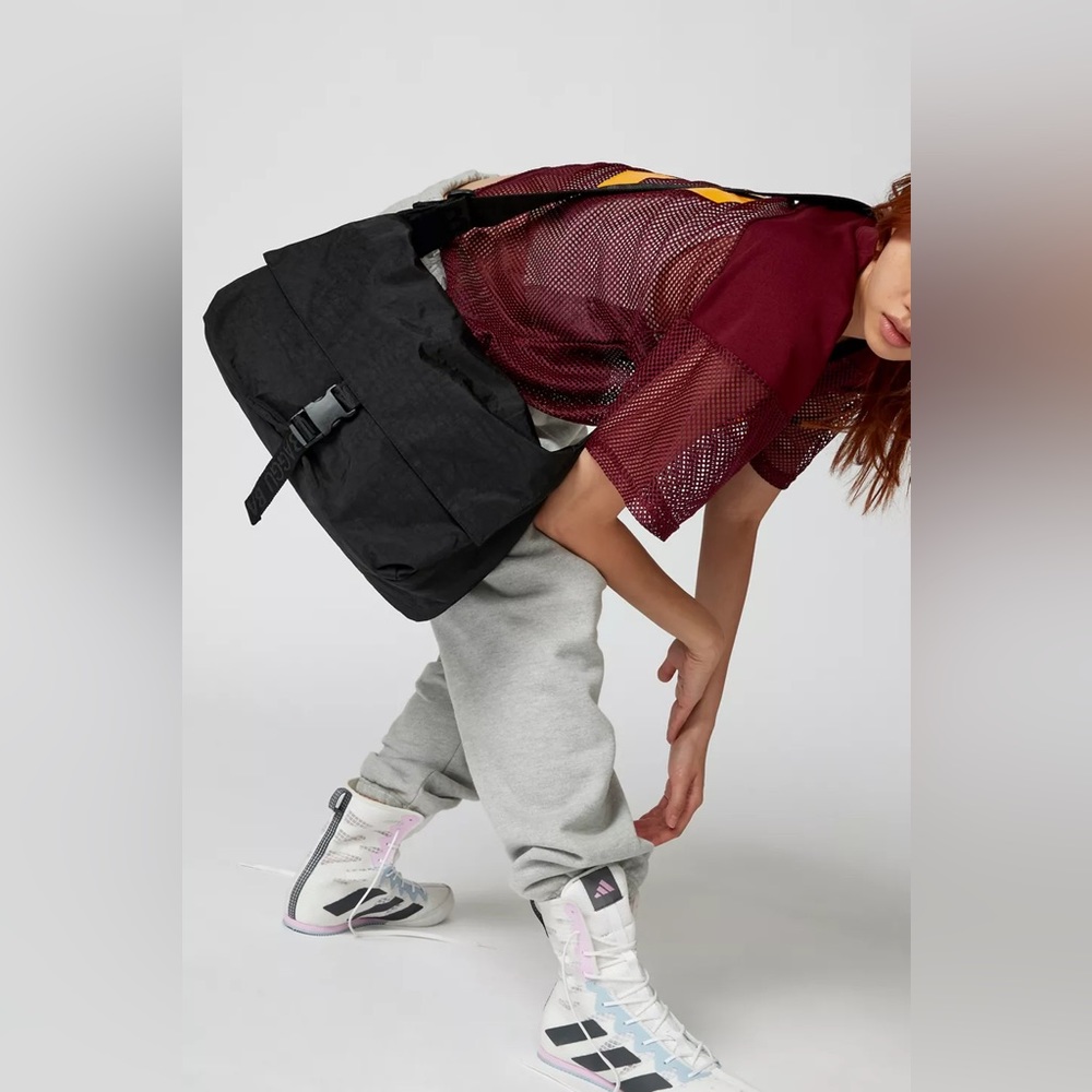NWT BAGGU UO Exclusive Sport Messenger Bag